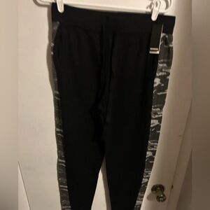Monrow sweats camo side